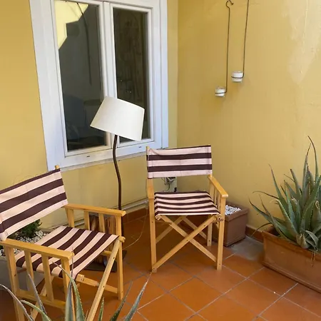 Di Charme Con Terrazzo In Brera Milan