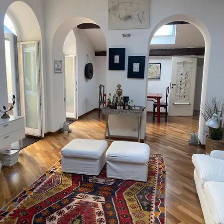 Di Charme Con Terrazzo In Brera